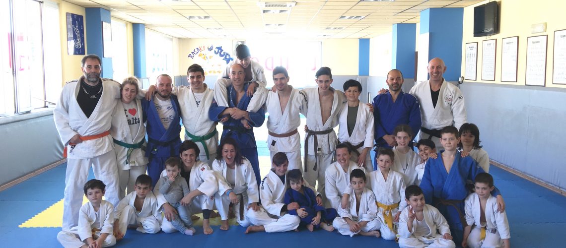 Alcuni allievi Basaki con Scapin e Baglieri