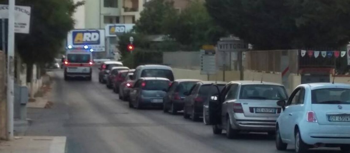 Autoambulanza passaggio a livello