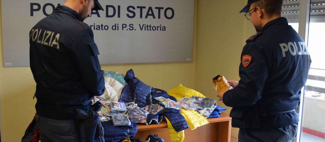 foto-sequestro-abiti-e-cd