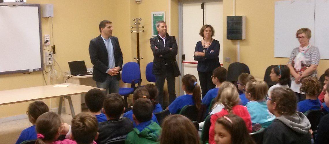 Foto visita sindaco alla Scuola Palazzello 20151002_104234