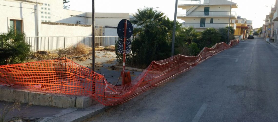 Il cantiere nella piazzetta di via Amalfi