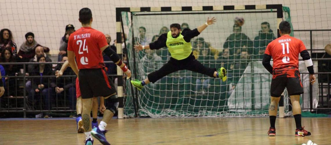 Il portiere Schembari in azione