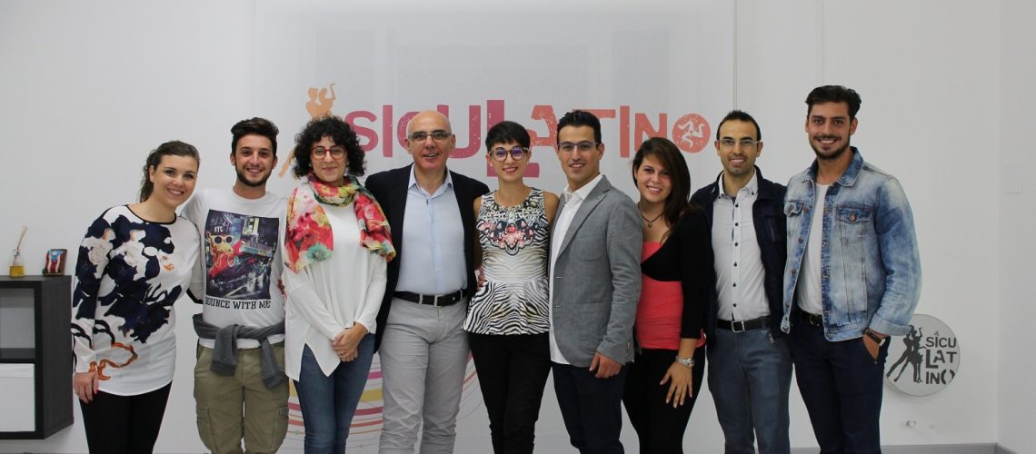 Il presidente Cassisi con la scuola di danza Siculatino