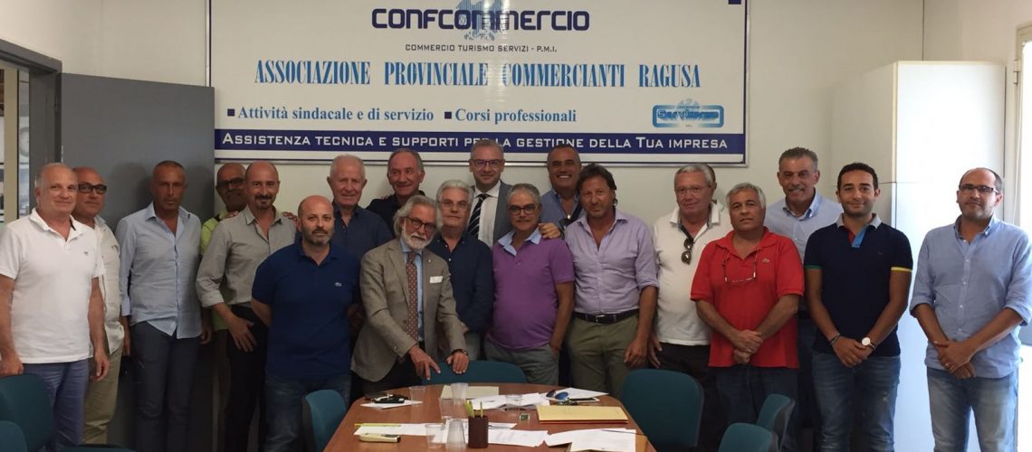 Il presidente Manenti con la nuova Giunta provinciale Confcommercio