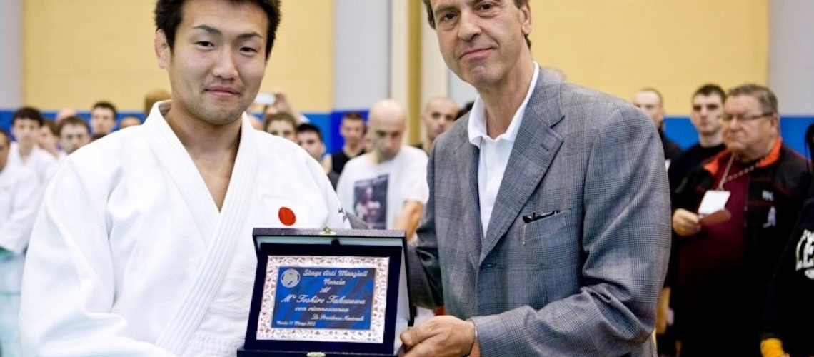 Il presidente nazionale Francesco Proietti durante una premiazione