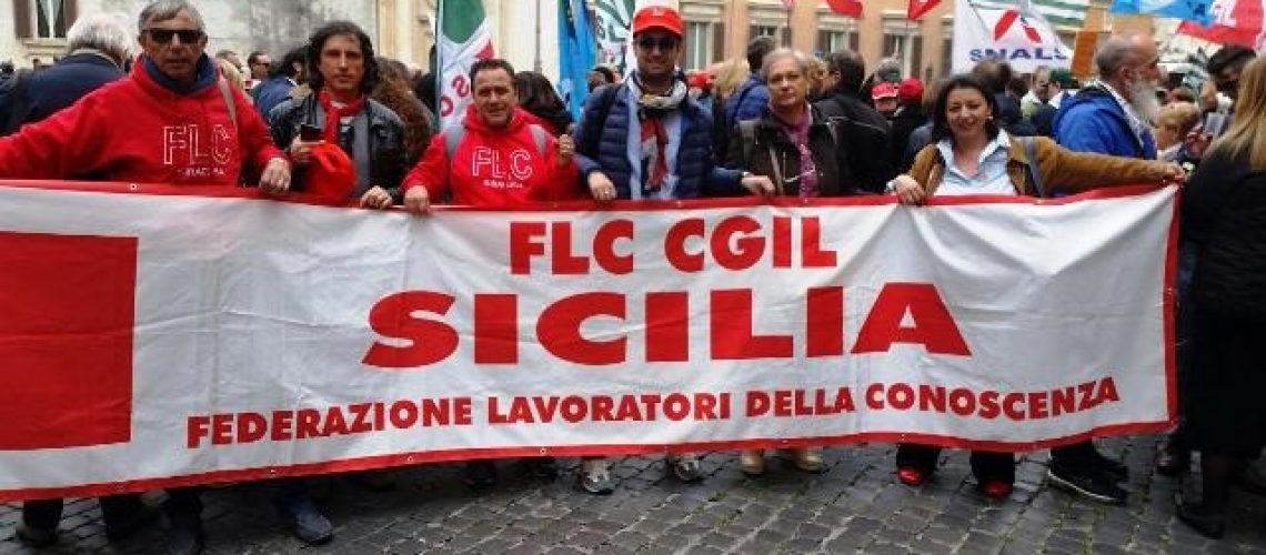 Il segretario generale della Flc di ragusa Rizza con la delegazione siciliana