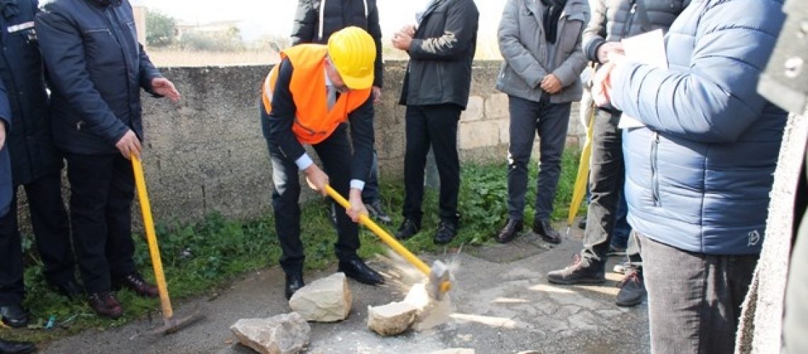 Il sindaco da inizio ai lavori