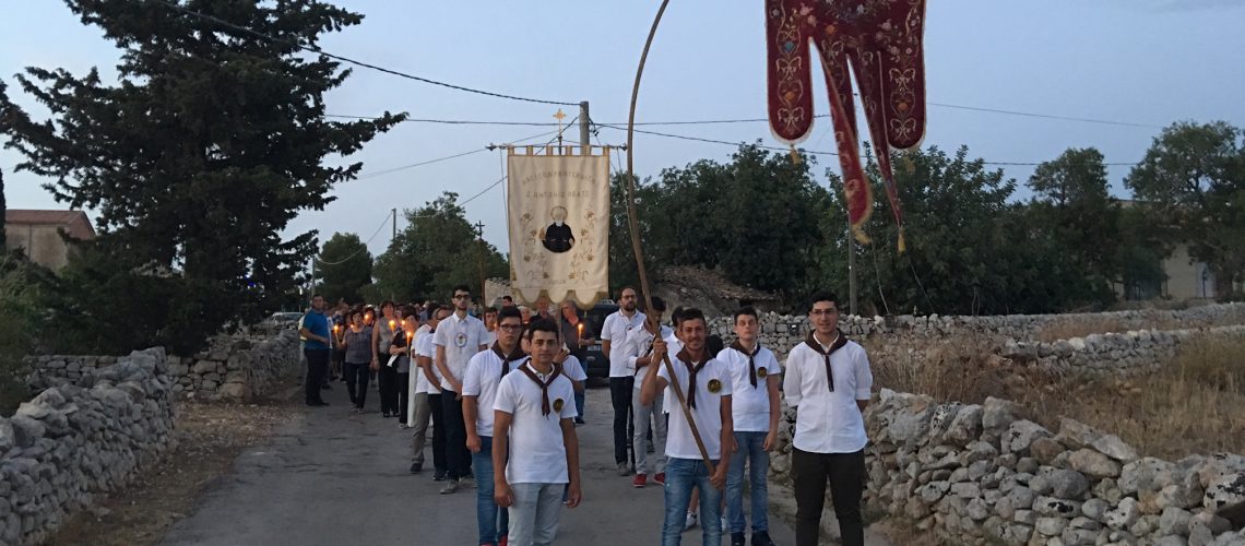 La fase iniziale della processione