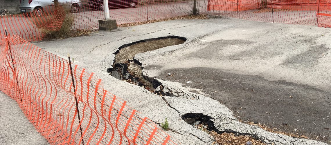 La voragine nel parcheggio