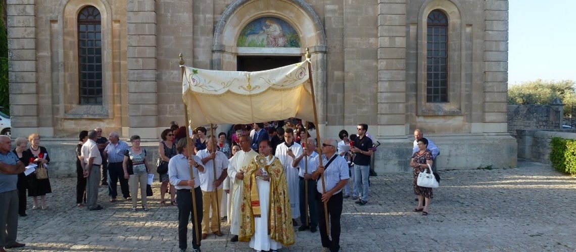 L'avvio della processione