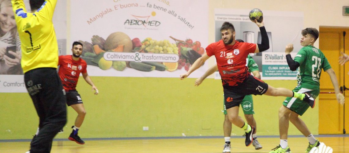 Massimiliano Esposito in azione nel match con il Noci