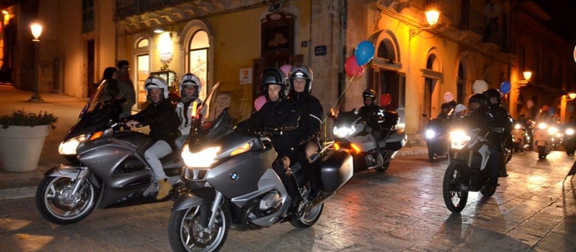 Motofiaccolata 2014 l'arrivo in piazza Duomo