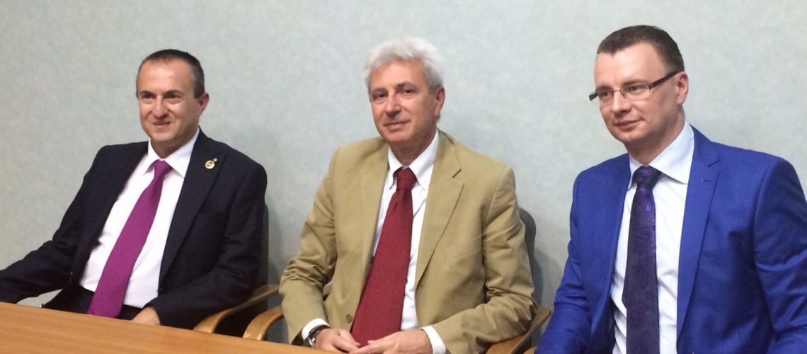 Prefetto Vardè e a dx Prefetto Console Cav Avv. di Paola e a sx Segretario di Stato Dimitrijs Trofimovs