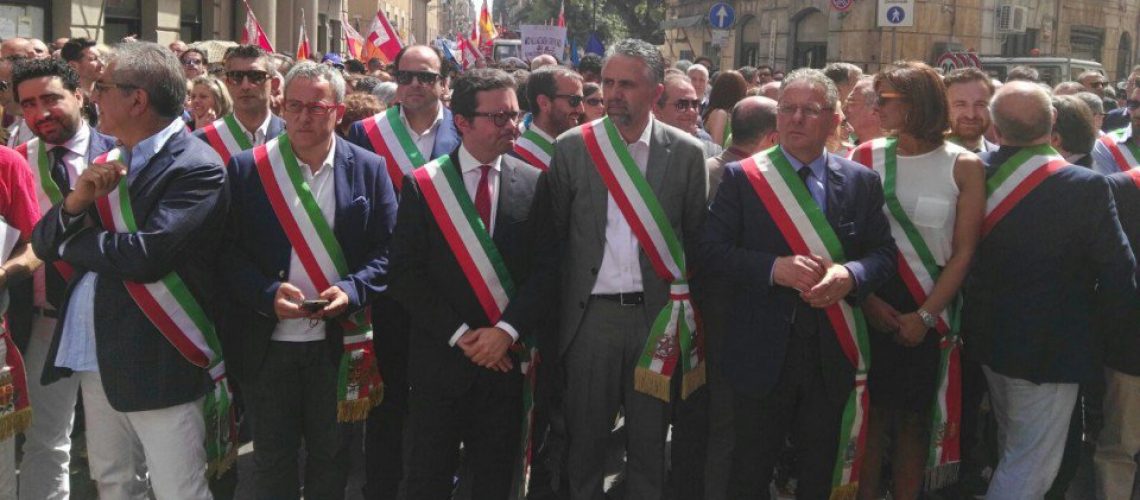 manifestazione-sindaci-e-precari-960x456-1467278453