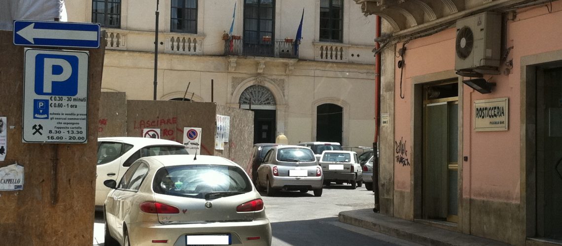 parcheggio selvaggio piazza campailla a Modica